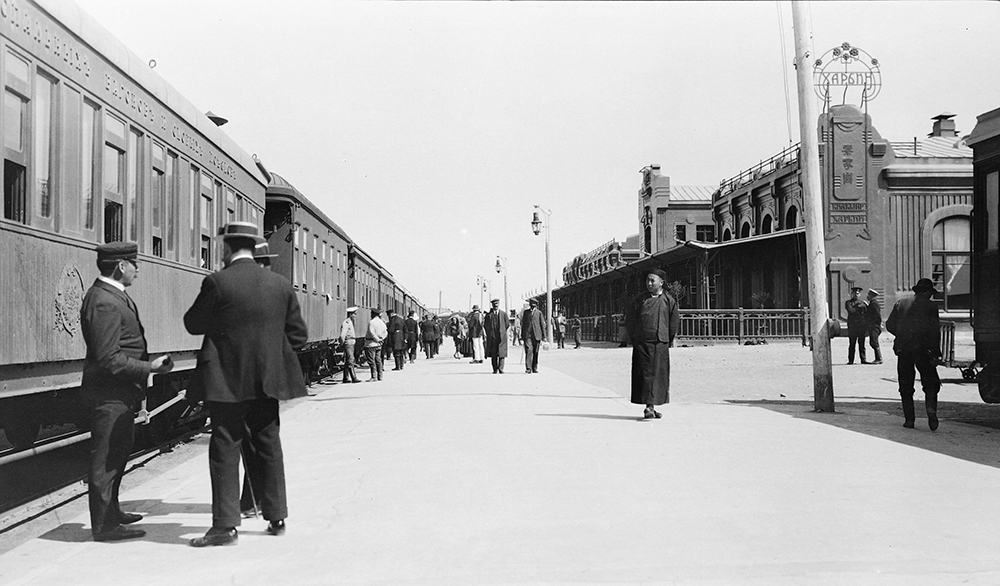 G. W. Swire, Harbin railway station, Manchuria, c.1912, Swire collection, sw16-009: © 2007 John Swire & Sons Ltd
