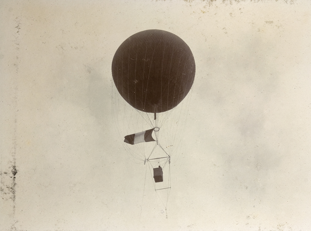 French army engineers' observation balloon, 1900.  National Archives, London © Crown copyright 2011.