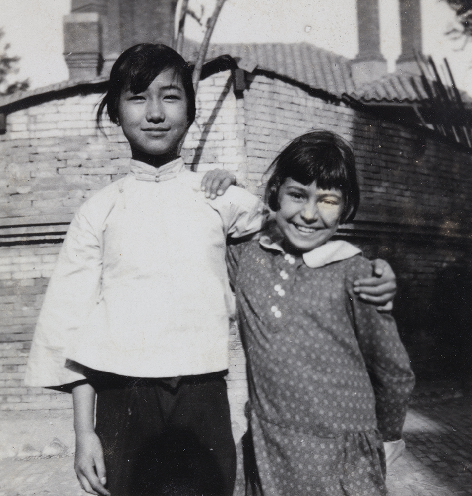 Peggy Hookham, with an unidentified Chinese girl, Tientsin, c.1928. Hh-s010.