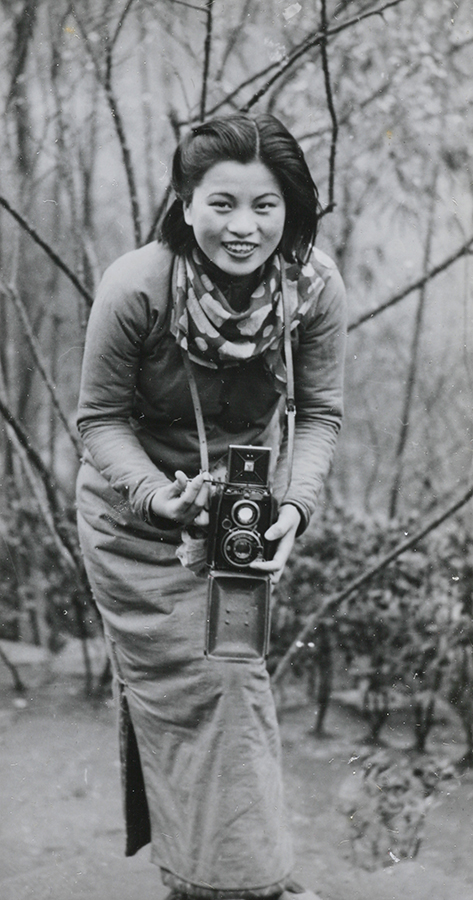Fig. 3 Min Chin with a camera. Source: Fu Bingchang Collection, fu01-025 © 2007 C. H. Foo and Y. W. Foo