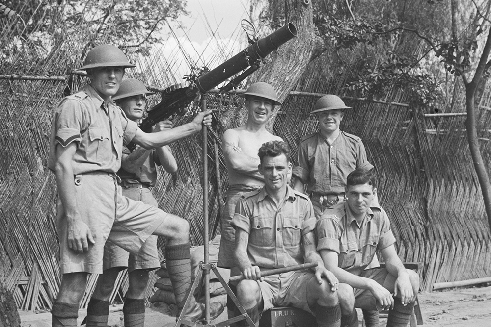 Royal Ulster Rifles riflemen, with Lewis Gun, Shanghai. Photograph by Malcolm Rosholt. Malcolm Rosholt Collection, Ro-n1020, © 2012 Mei-Fei Elrick and Tess Johnston.