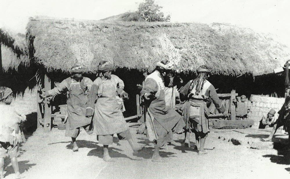 Lolo villagers dancing, near Szemao. Frederic Carey Collection, FC01-10 © 2011 Ann Kinross.