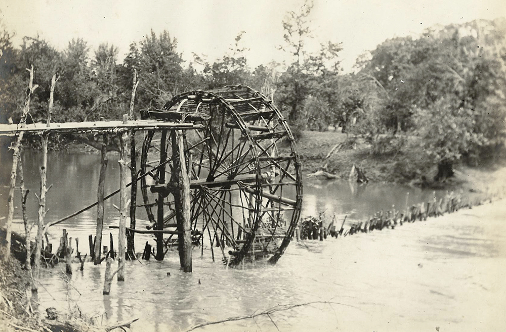 A Shan water-wheel used to irrigate the fields. Frederic Carey Collection, FC01-16 © 2011 Ann Kinross.
