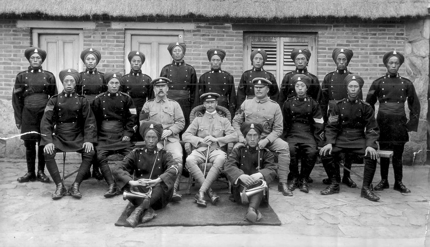 1.1st Battalion, Chinese Regiment – British and Chinese Non-Commissioned Officers of Number Eight Company in China 1898-1903, SBYRW: 40220. © The Rifles Berkshire and Wiltshire Museum. In the centre is Major (as he later became) Arthur Barnes (Duke of Edinburgh's Wiltshire Regiment). 