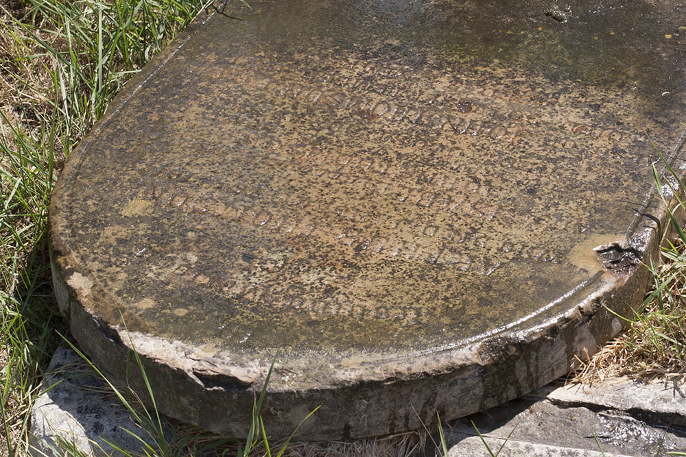 John Thomson’s headstone in August 2018, before restoration. Photograph by Jamie Carstairs.