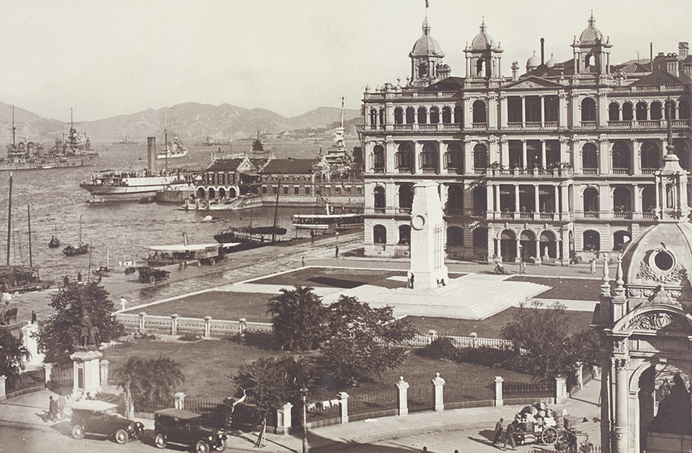 Queen Victoria's Statue, The Cenotaph and the Hong Kong Club, Statue Square, Hong Kong, c.1924. HPC ref: Bk09-11.