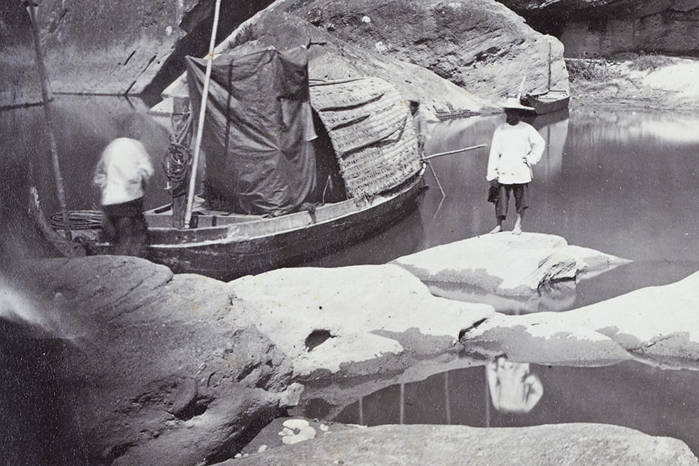 Lai Fong's makeshift dark-tent (i.e. darkroom) on a boat, at Gollen Valley cave near Xingcun, Fujian, c.1869. On the one hand, Lai Fong had a ready access to plentiful fresh water; on the other, perhaps greater care had to be taken when pouring chemicals etc. Photograph by Lai Fong (Afong Studio), being a detail from Fr01-071. HPC ref: Fr01-176.