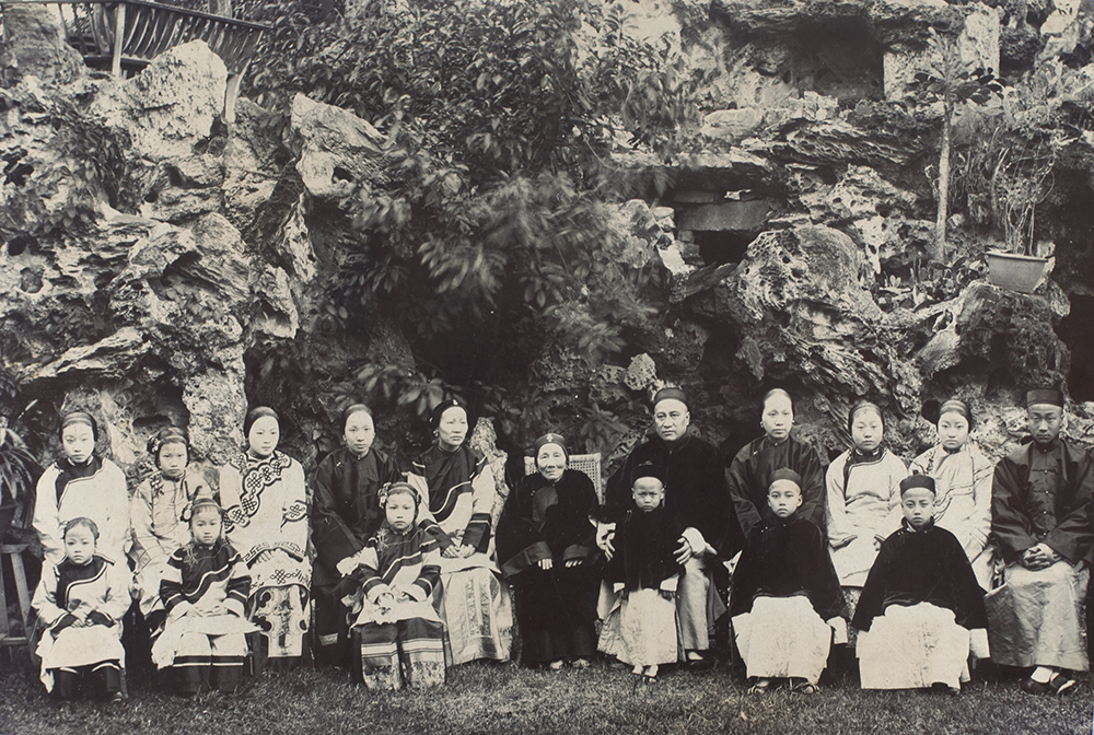 This photograph of an impressive matriarchal family group is captioned on the back ‘Lau Ahchiang & family / Tai Ping Compradore 1906 / Foochow’ (HPC ref: Od-s017). James Helbling Collection, DM2829/1.